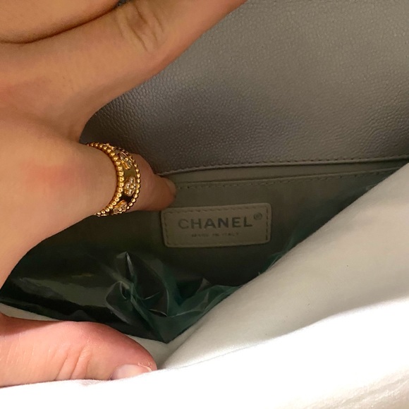 Chanel Medium Boy Bag in silver chevron - Picture 13 of 15